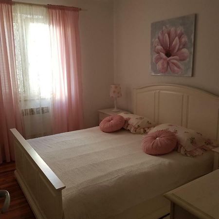 Cozy Apartment In โรวีน ภายนอก รูปภาพ