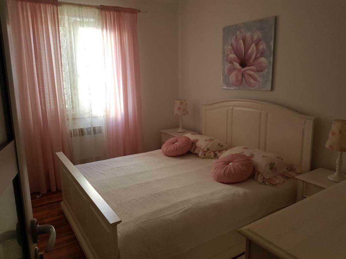 Cozy Apartment In โรวีน ภายนอก รูปภาพ